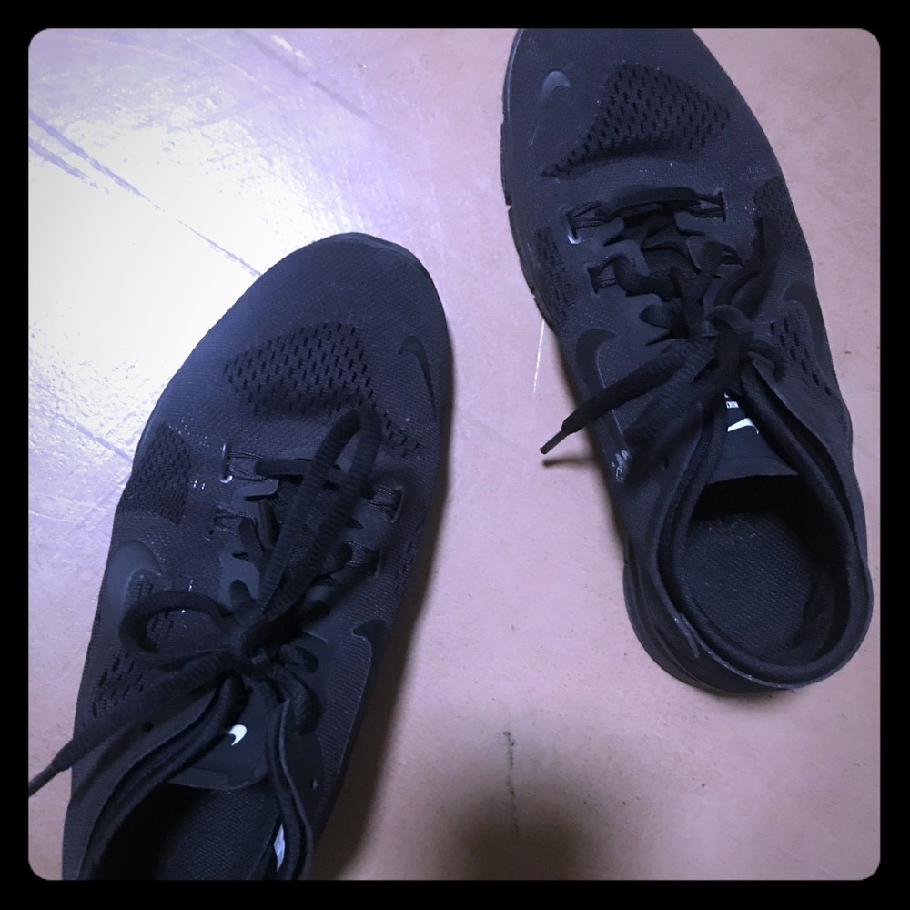 EUC black size 7 Nike training shoes